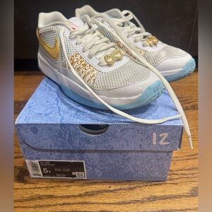 Ja 1 shoes, youth size 5 in white/Metallic gold